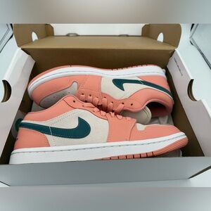 Nike Women's Athletic Shoes in Pink and Teal